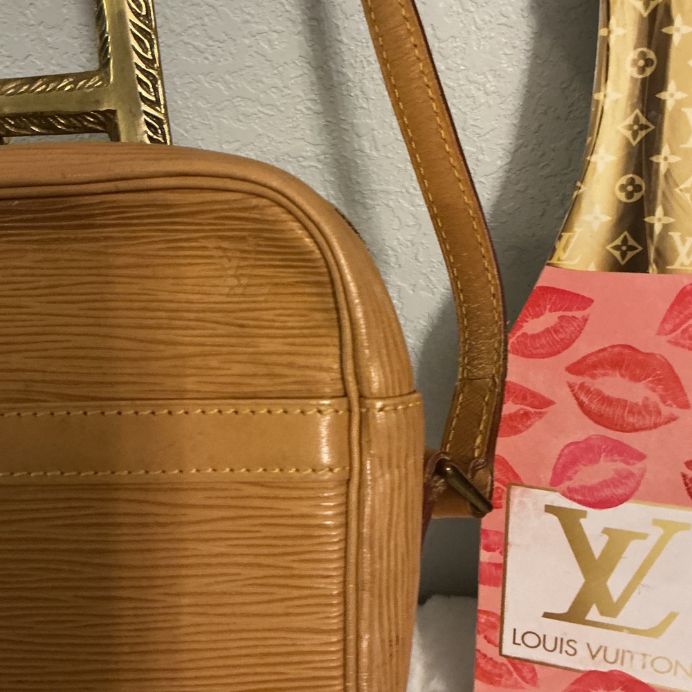 Louis Vuitton Brown Leather Shoulder Bag - Picture 2 of 7